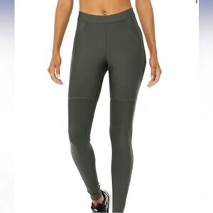 Yoga High-Waist Airlift 4 Pocket Utility Legging